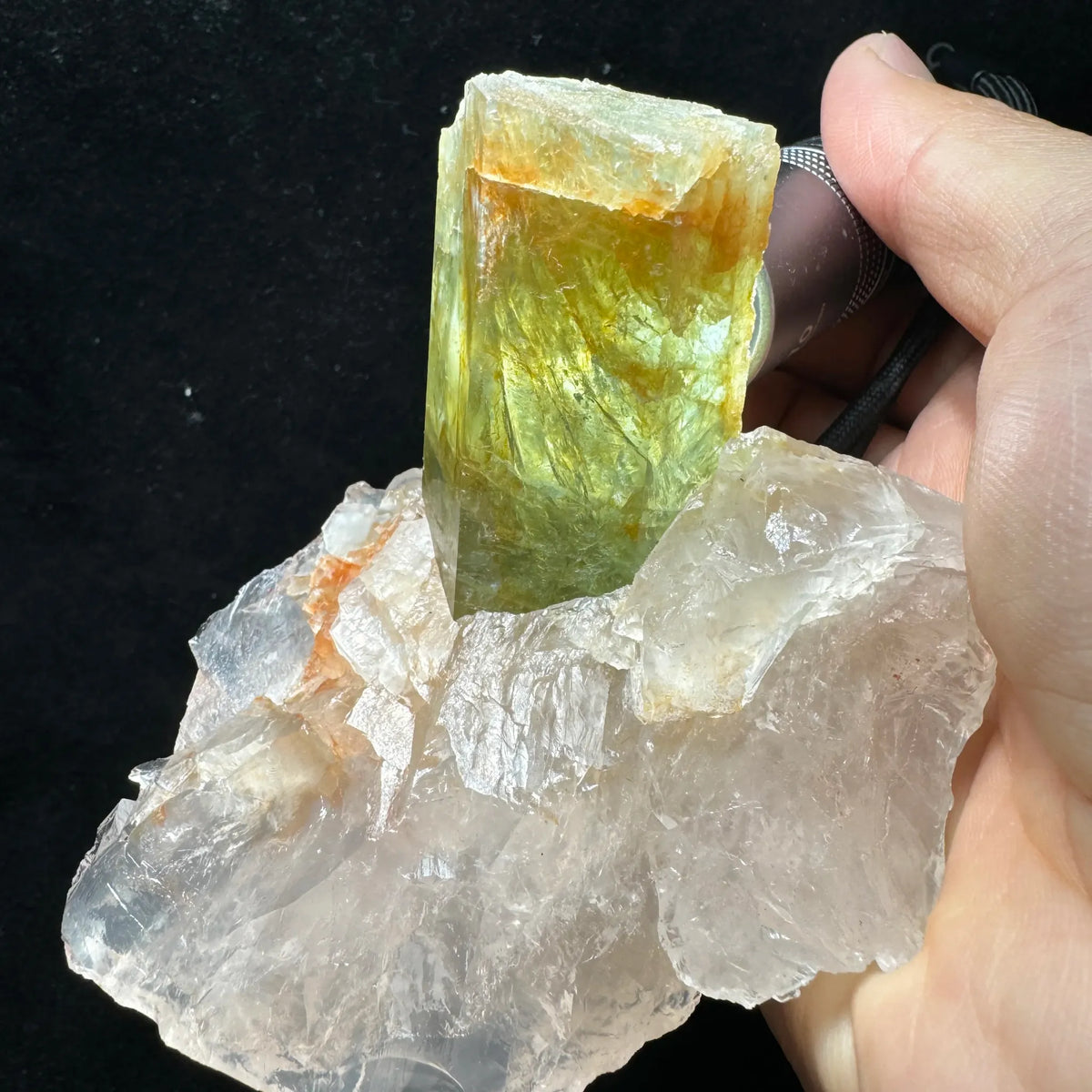 Aigue-marine sur quartz 299 g photo 1.