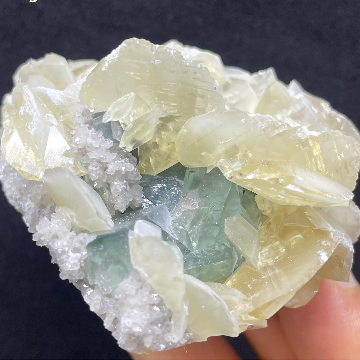 Calcite en rosettes avec fluorite et quartz fumé 213 g photo 3.