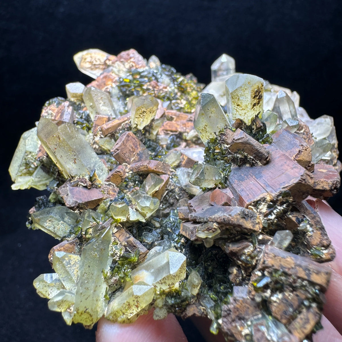 Épidote verte avec quartz hyalin 152 g photo 3.