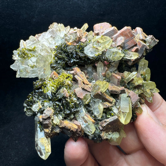 Épidote verte avec quartz hyalin 152 g photo 4.