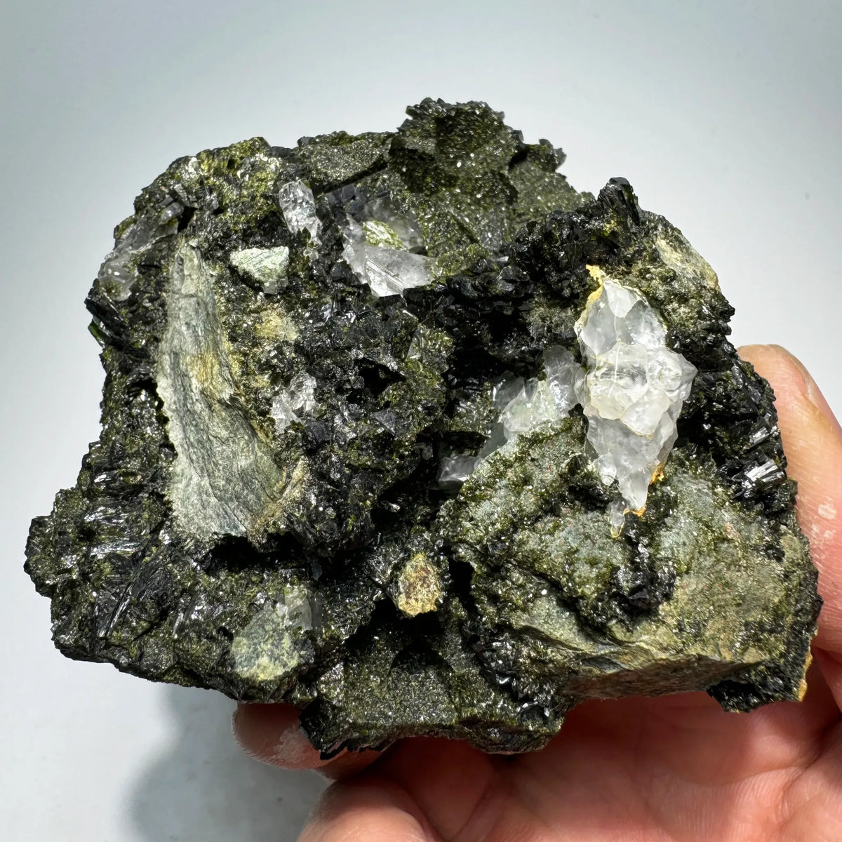 Épidote verte avec quartz hyalin 214 g photo 3.