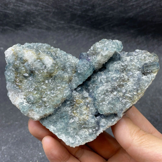Fluorite bleu pâle sur matrice photo 1.