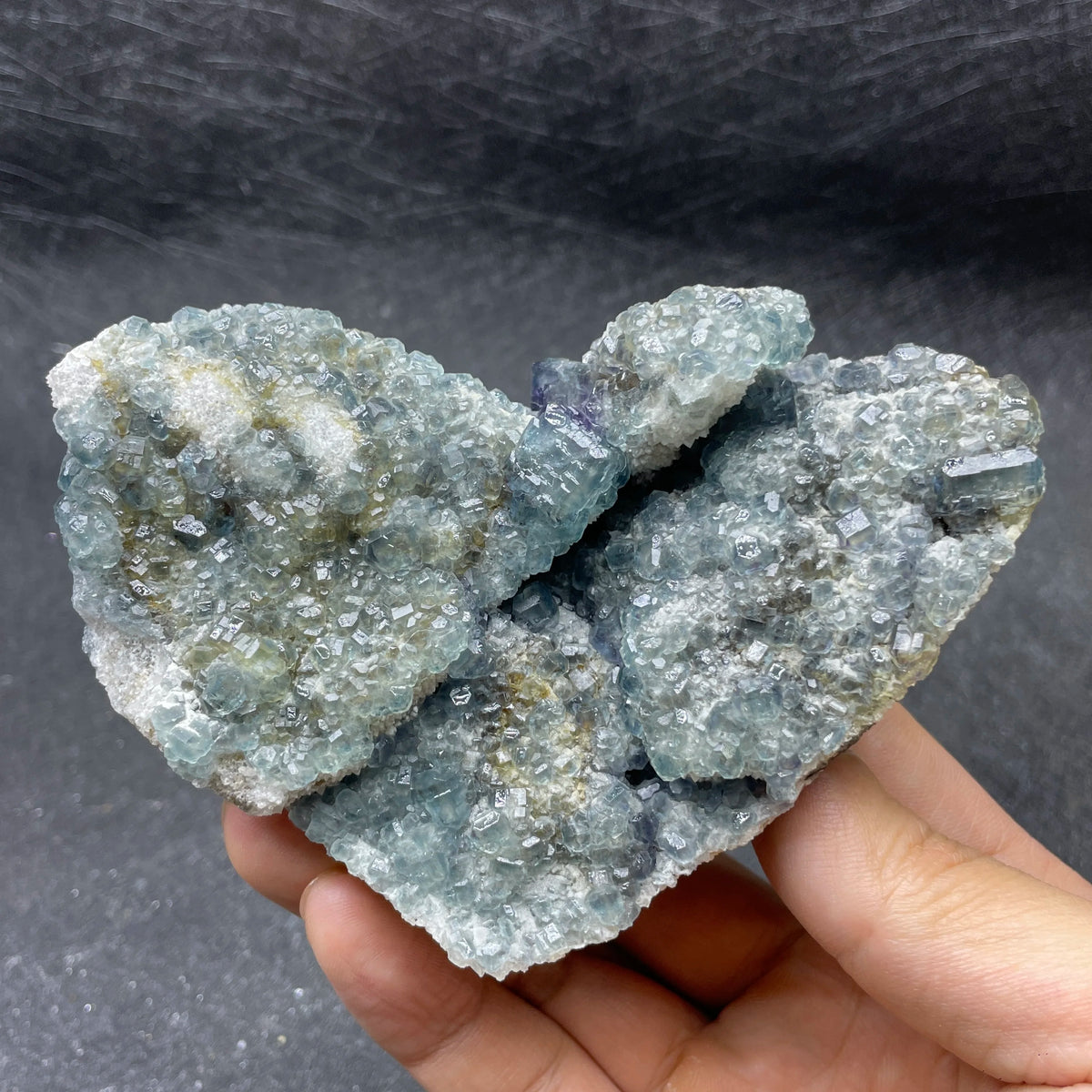 Fluorite bleu pâle sur matrice photo 2.