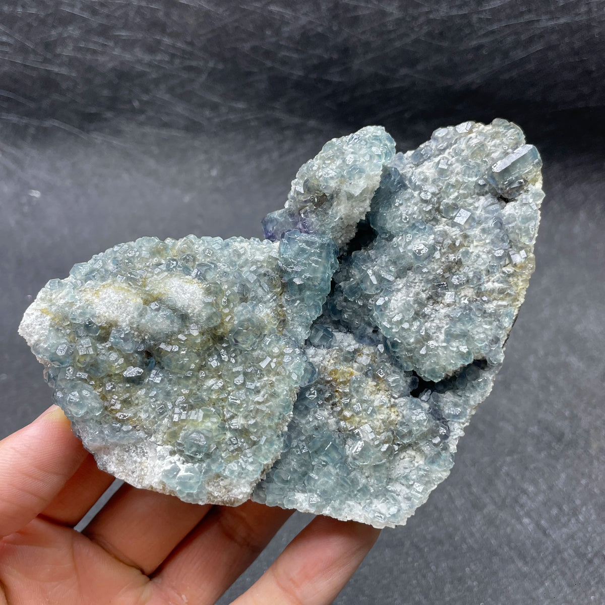 Fluorite bleu pâle sur matrice photo 3.