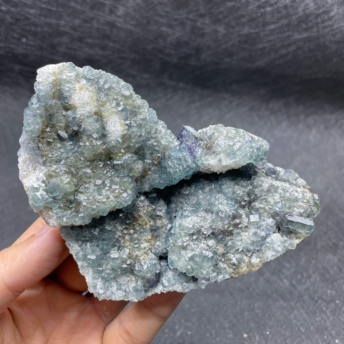Fluorite bleu pâle sur matrice photo 4.
