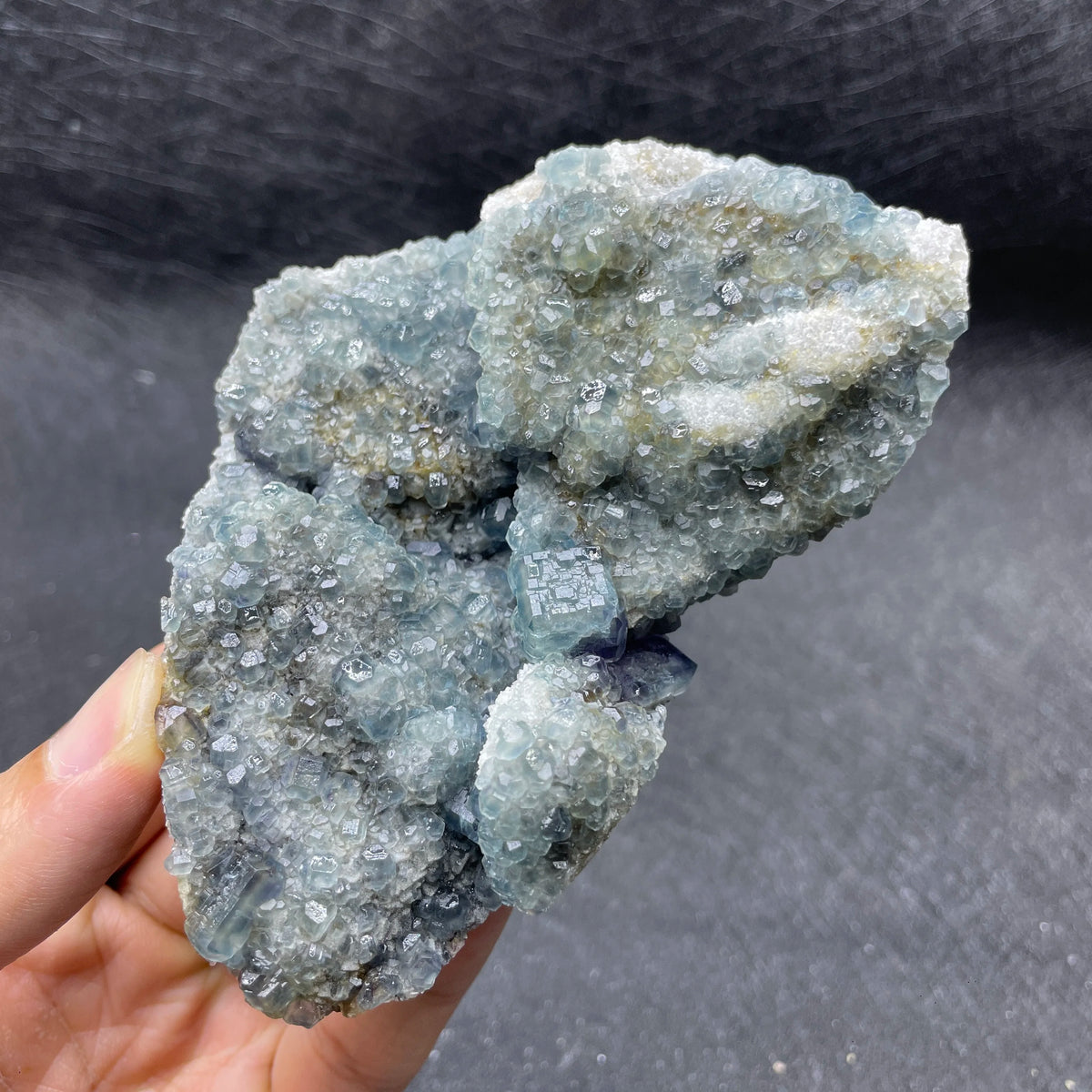 Fluorite bleu pâle sur matrice photo 6.
