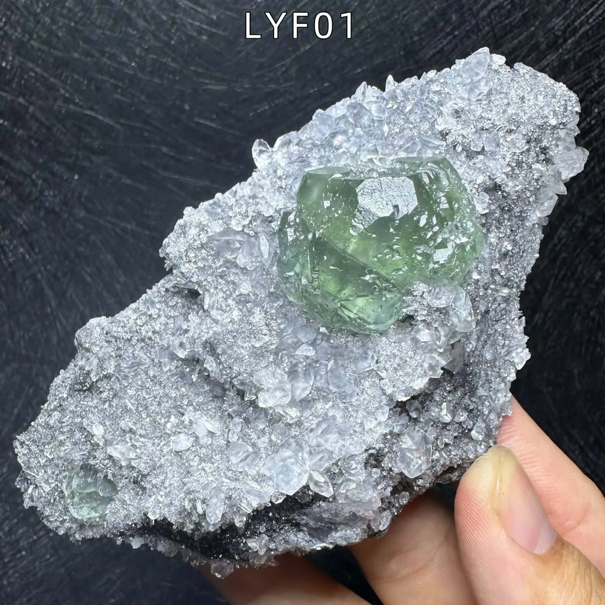Fluorite verte avec calcite 245 g photo 3.