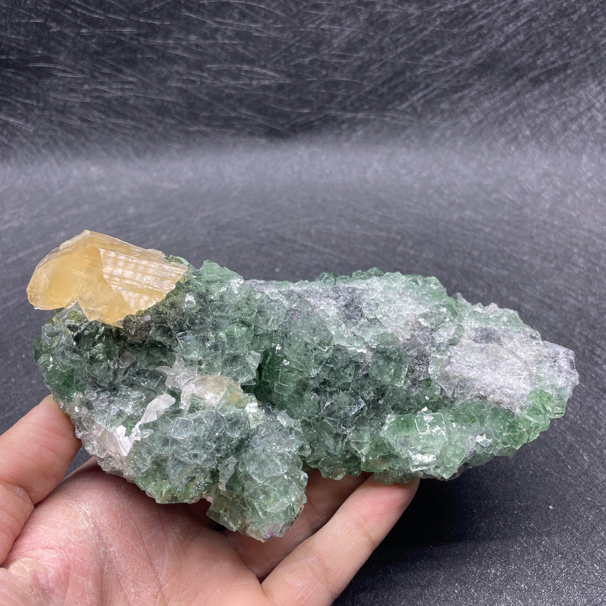 Fluorite verte et barytine sur matrice photo 2.
