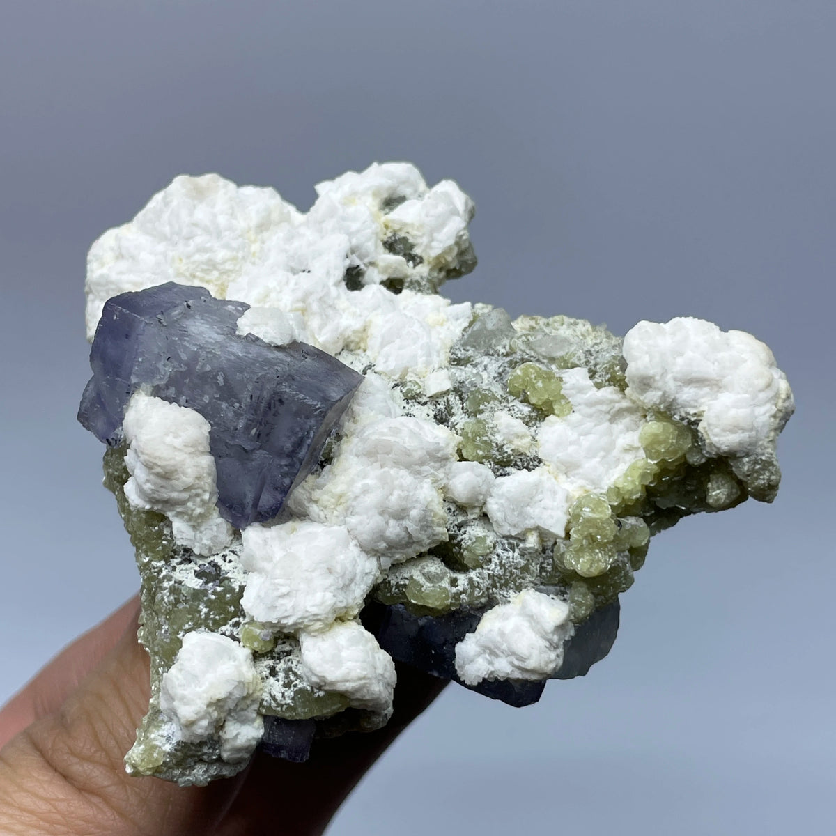 Fluorite violette avec mica sur matrice photo 4.