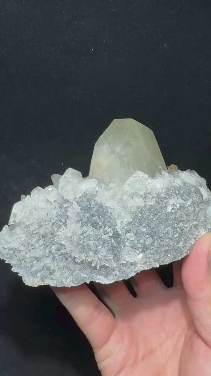 Calcite avec quartz et pyrite vidéo 1.