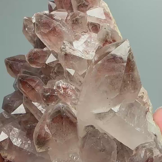 Quartz à inclusions d'hématite 159 g vidéo 1.