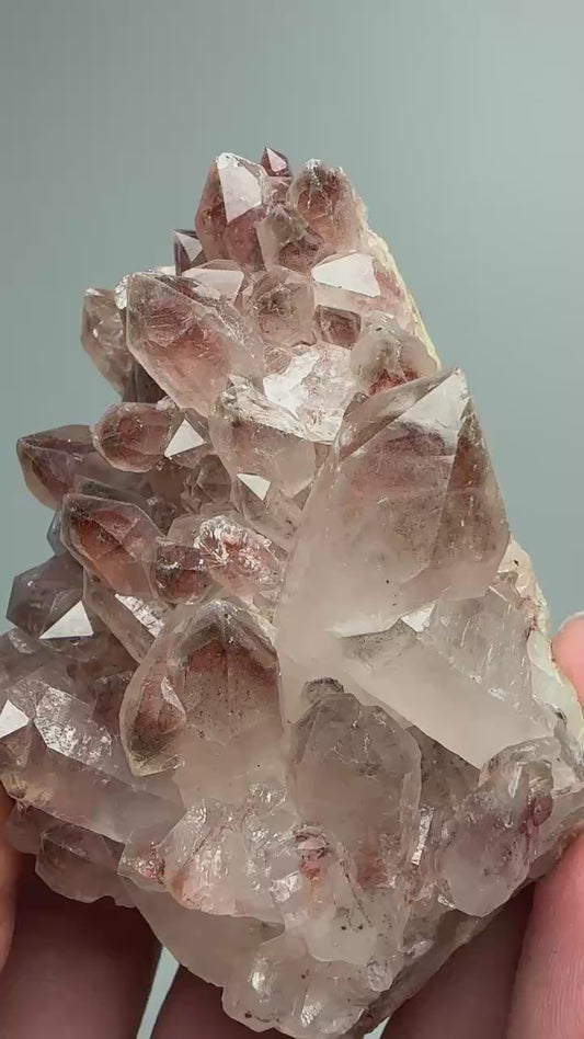 Quartz à inclusions d'hématite 159 g vidéo 1.