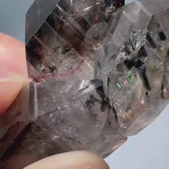 Quartz fumé enhydre à inclusions de graphite 42 g vidéo.