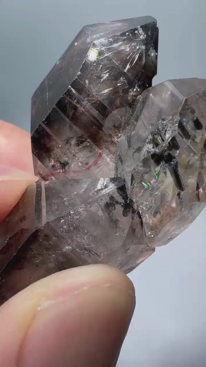 Quartz fumé enhydre à inclusions de graphite 42 g vidéo.