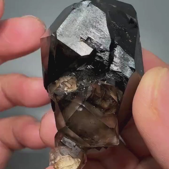 Quartz fumé biterminé 53 g vidéo.