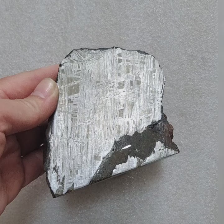 Météorite de fer Muonionalusta 1775 g vidéo 1.