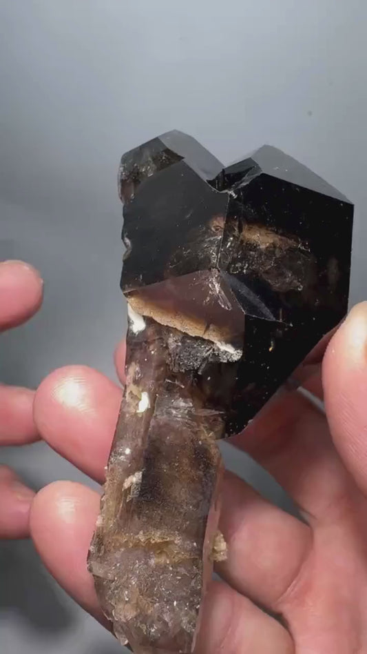 Quartz fumé biterminé 113 g vidéo.