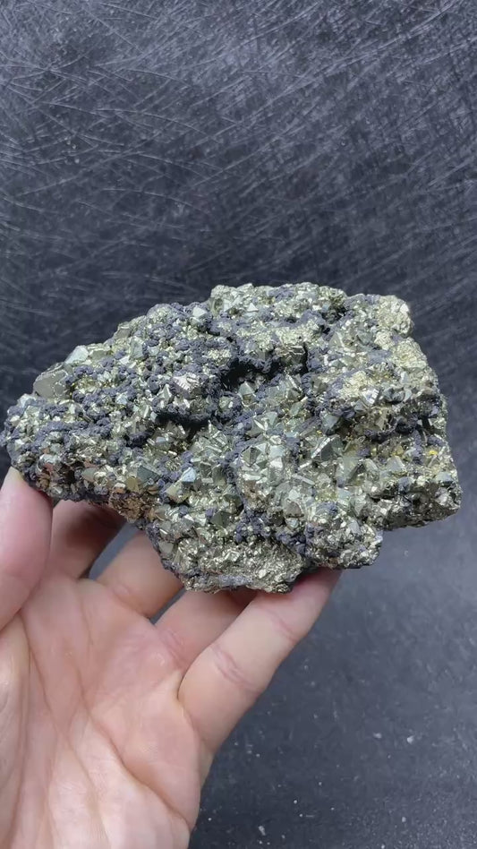 Pyrite octaédrique avec galène 846 g vidéo.