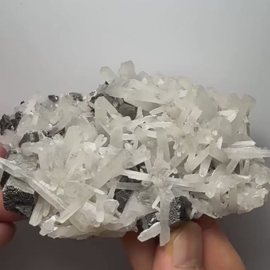 Arsénopyrite avec quartz 144 g vidéo.