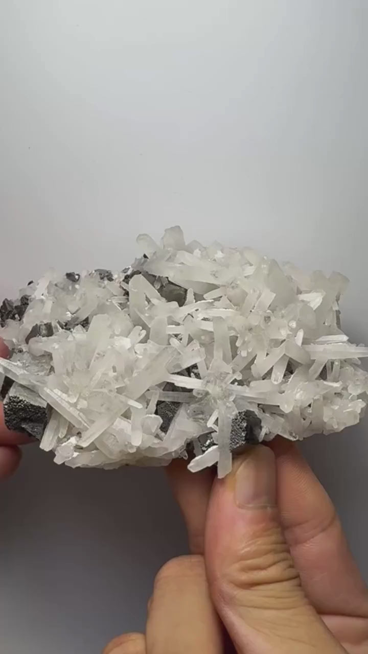 Arsénopyrite avec quartz 144 g vidéo.