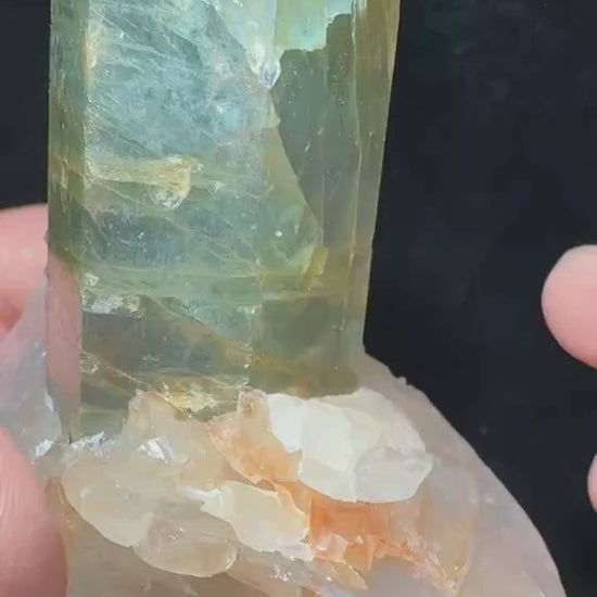 Aigue-marine sur quartz 299 g vidéo.