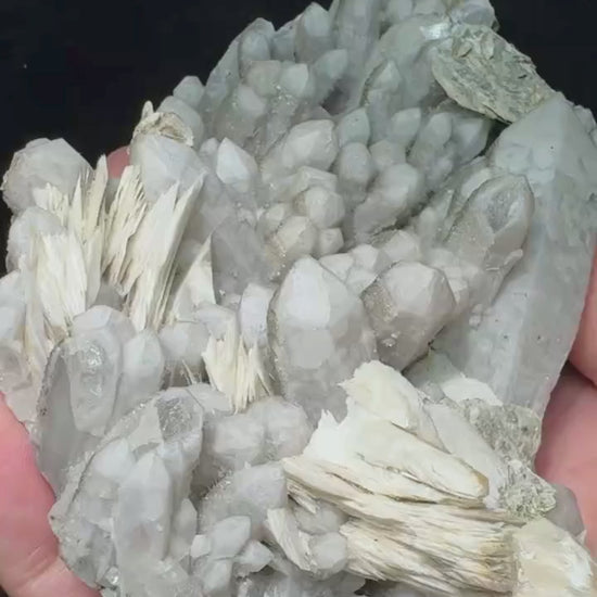 Quartz « Candle » avec calcite 442 g vidéo.