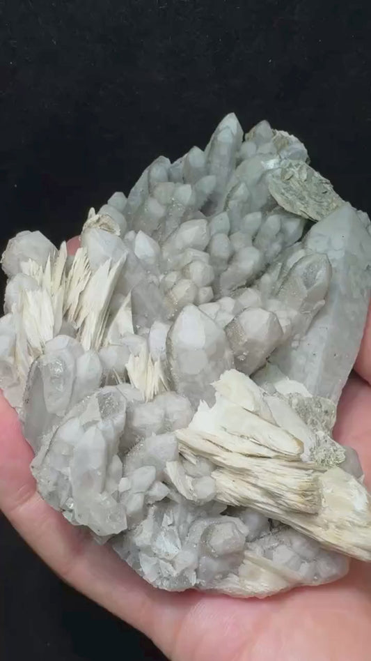 Quartz « Candle » avec calcite 442 g vidéo.