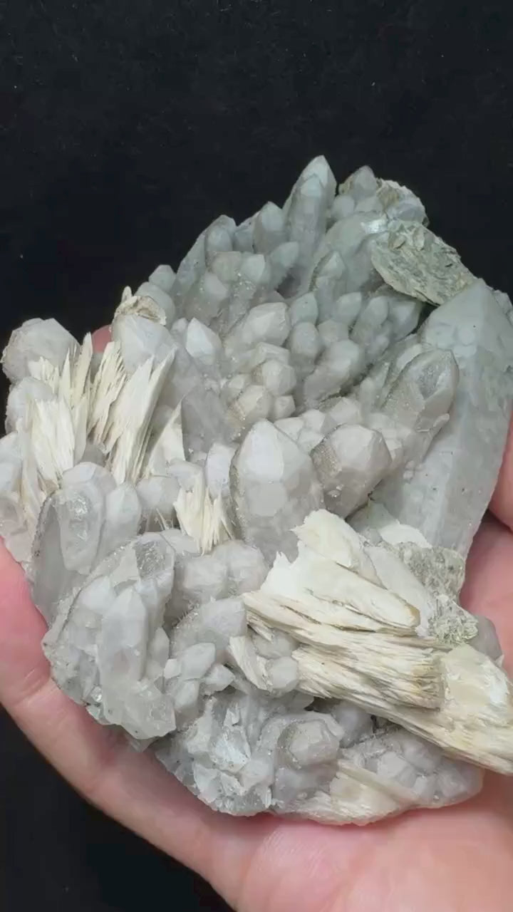 Quartz « Candle » avec calcite 442 g vidéo.
