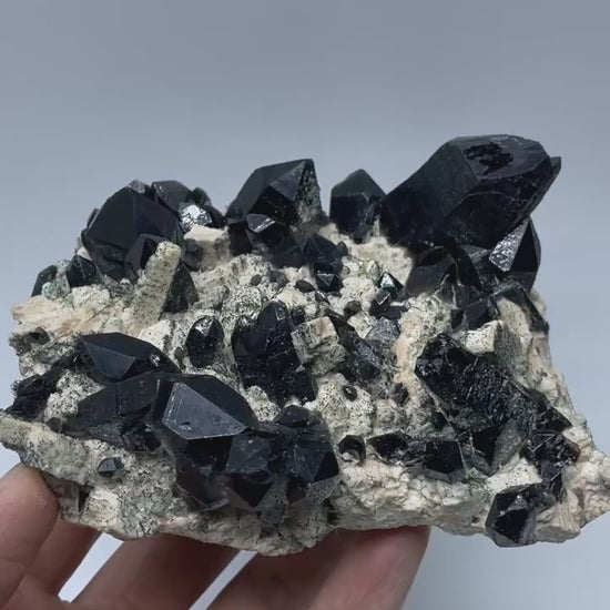 Quartz fumé noir sur feldspath vidéo 1.