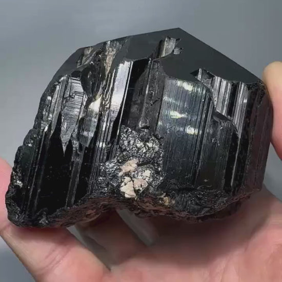 Tourmaline noire massive 551 g vidéo.