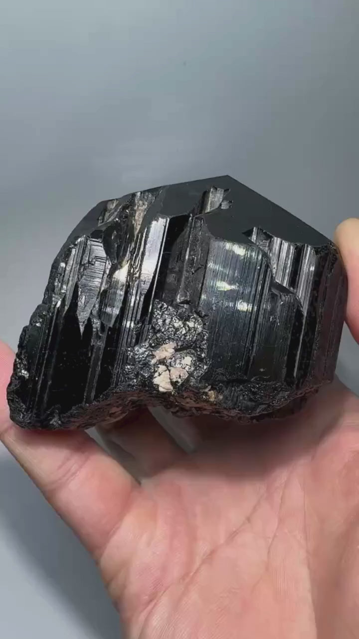 Tourmaline noire massive 551 g vidéo.