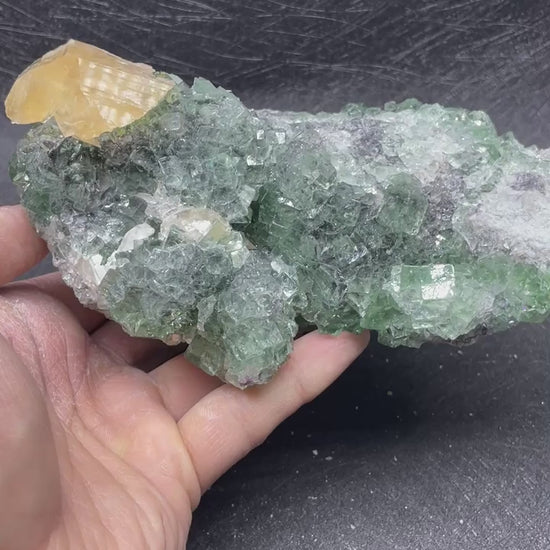 Fluorite verte et barytine sur matrice vidéo 1.