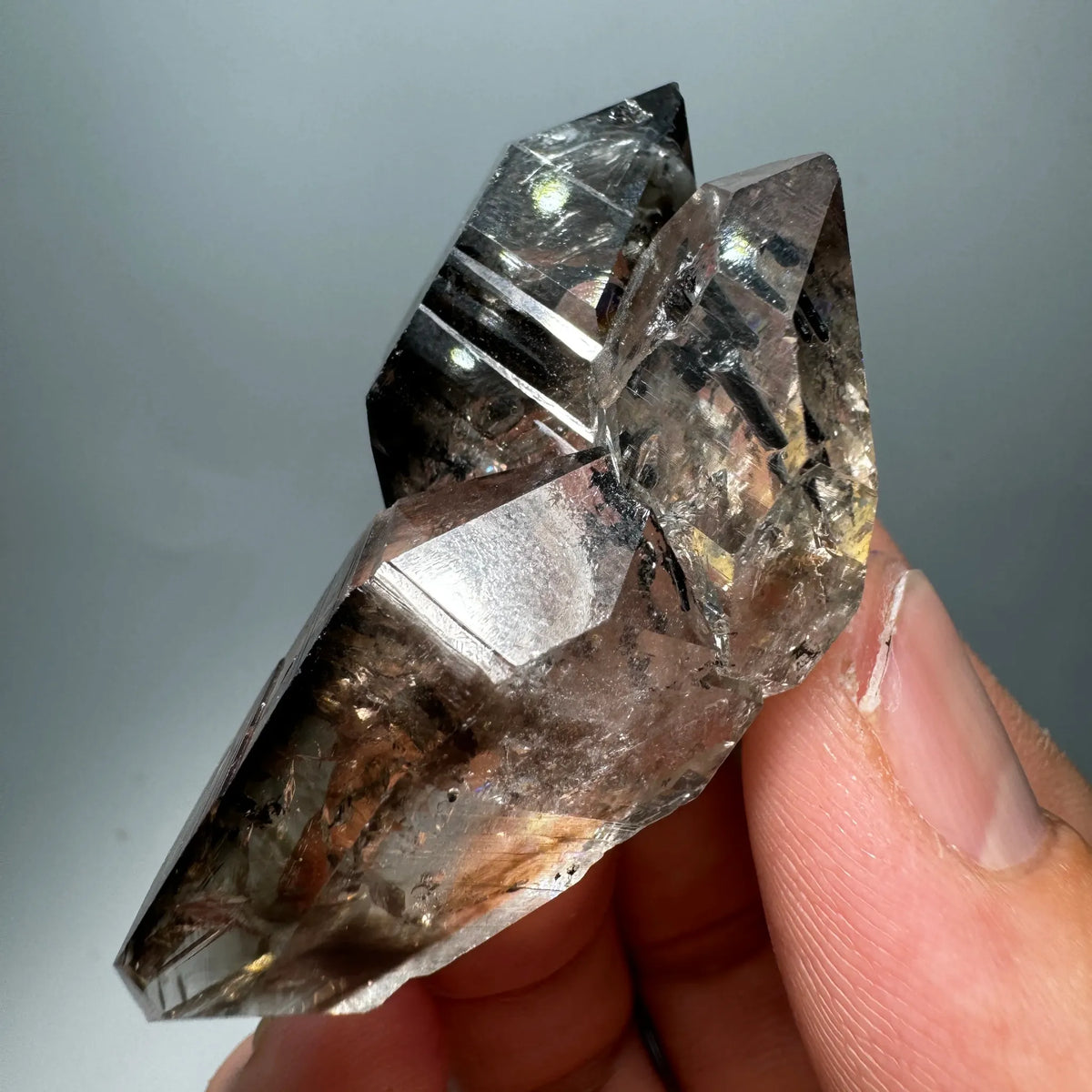 Quartz fumé enhydre à inclusions de graphite 42 g photo 1.