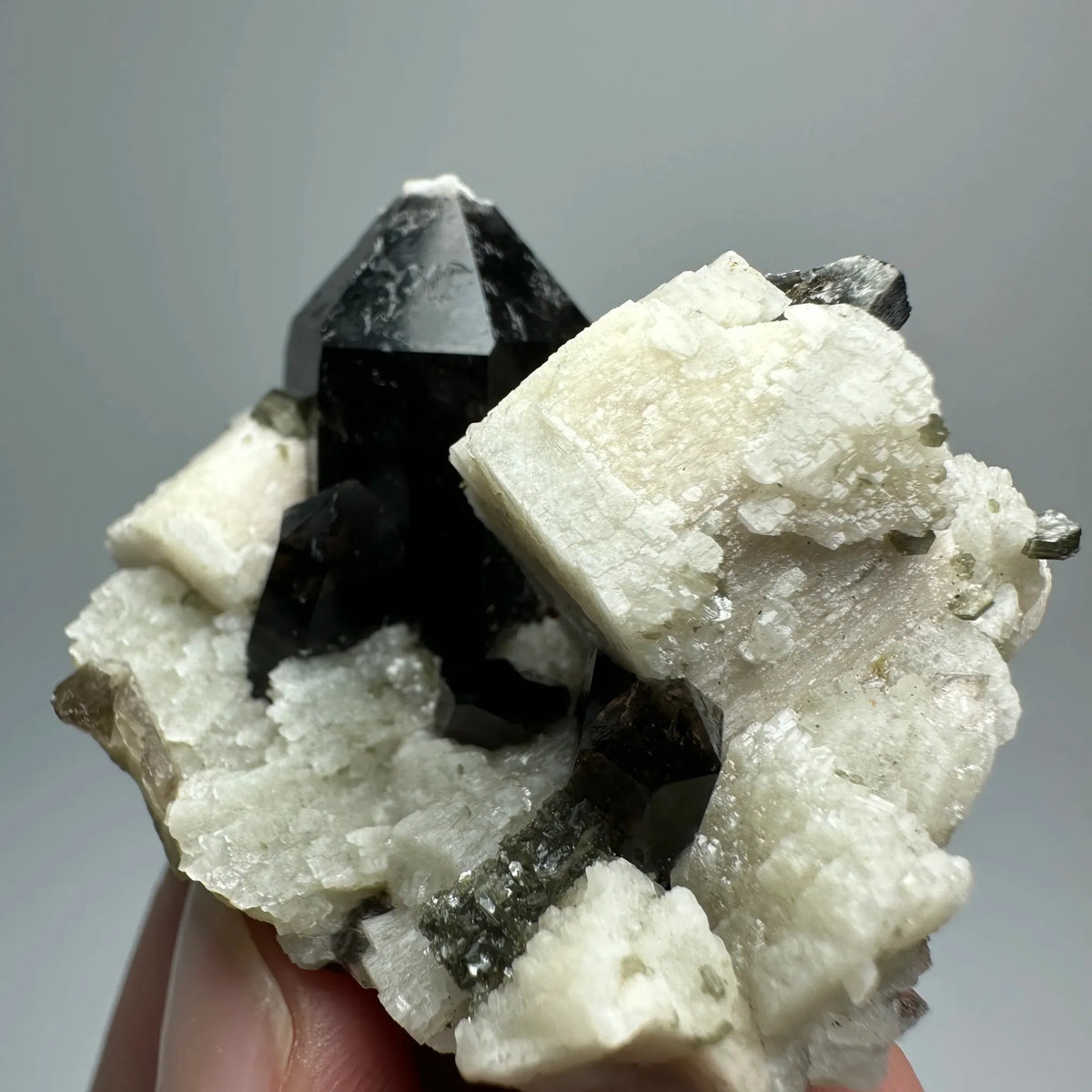Quartz fumé morion avec feldspath et mica 35 g photo 3.
