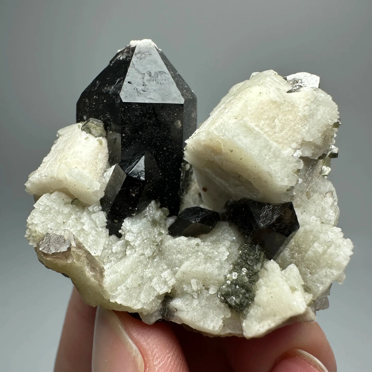 Quartz fumé morion avec feldspath et mica 35 g photo 4.