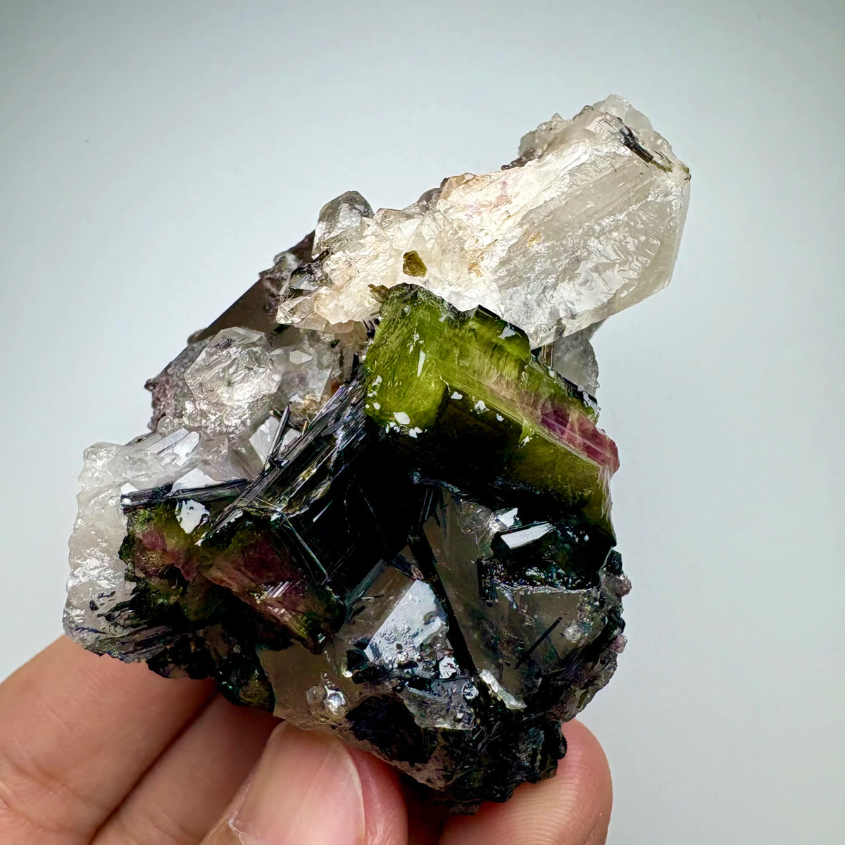 Tourmaline multicolore avec quartz 158 g photo 1.