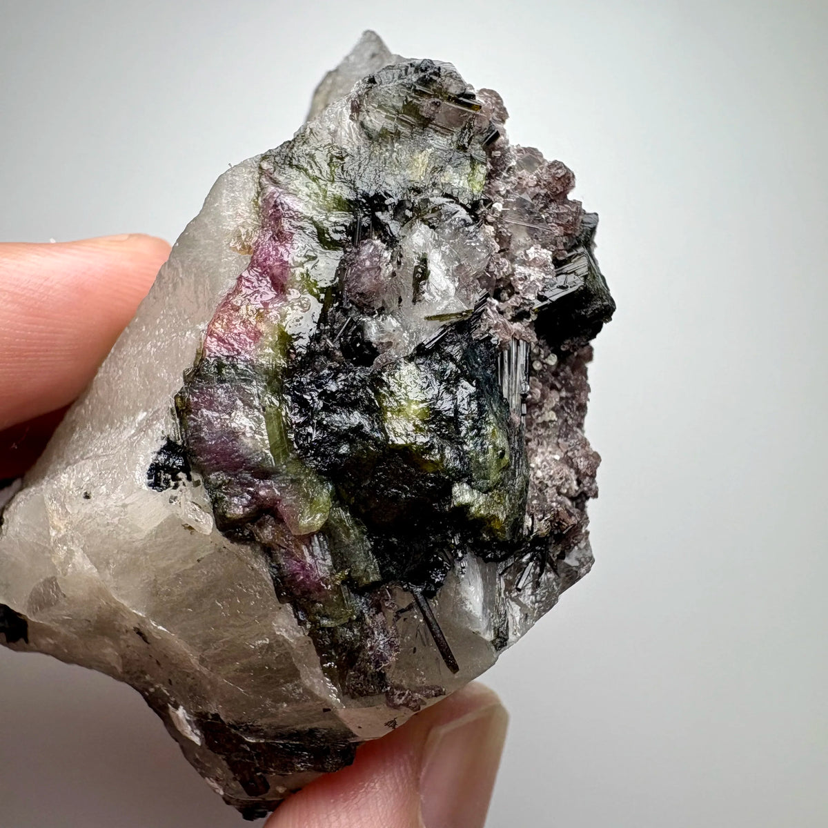 Tourmaline multicolore avec quartz 158 g photo 4.