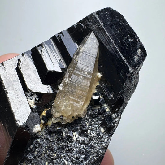 Tourmaline noire avec quartz fumé 130 g photo 1.