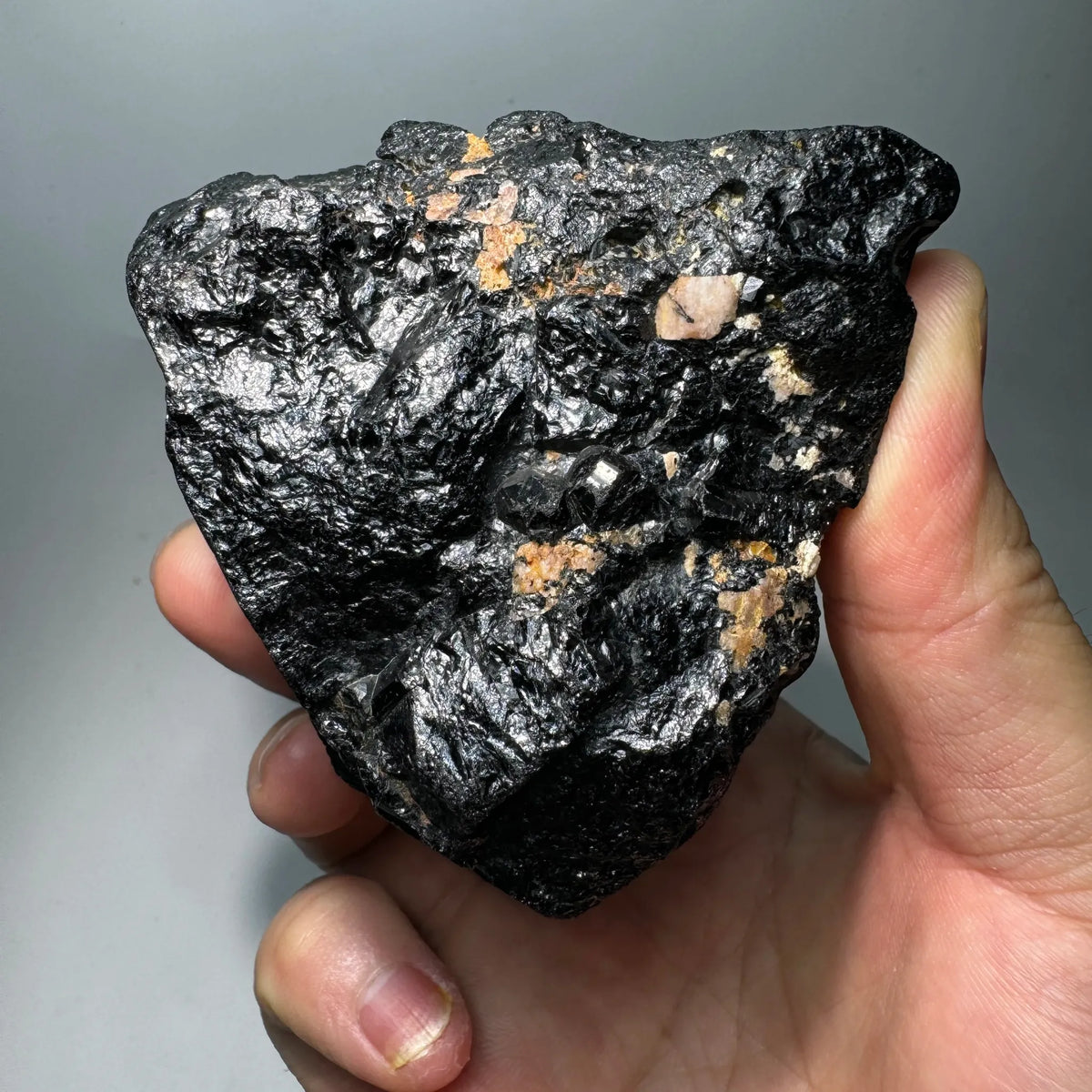 Tourmaline noire massive 551 g photo 1.