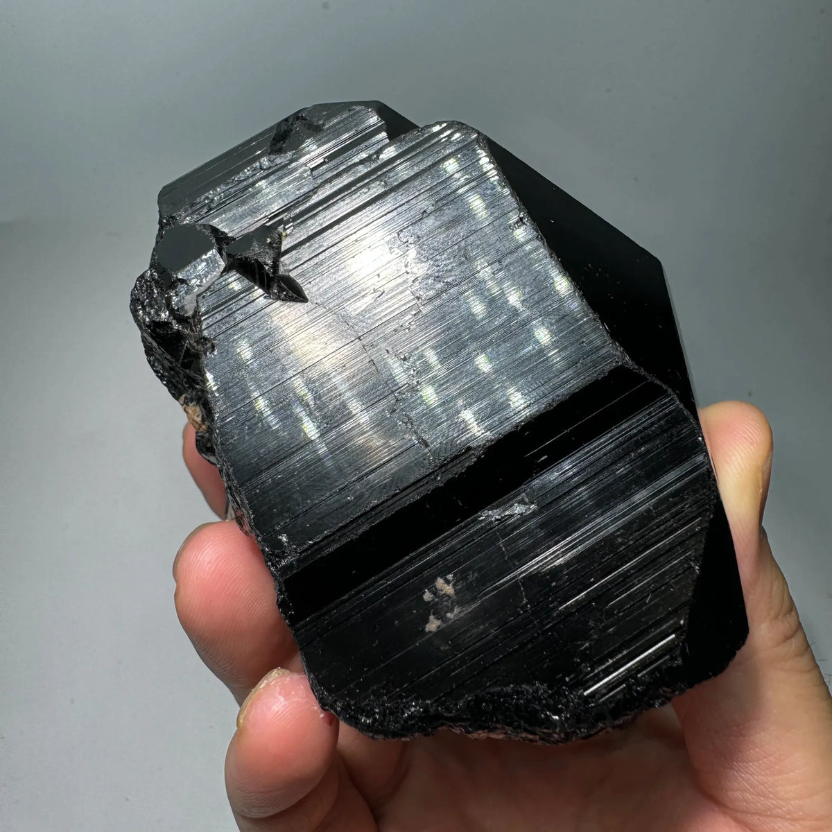 Tourmaline noire massive 551 g photo 4.
