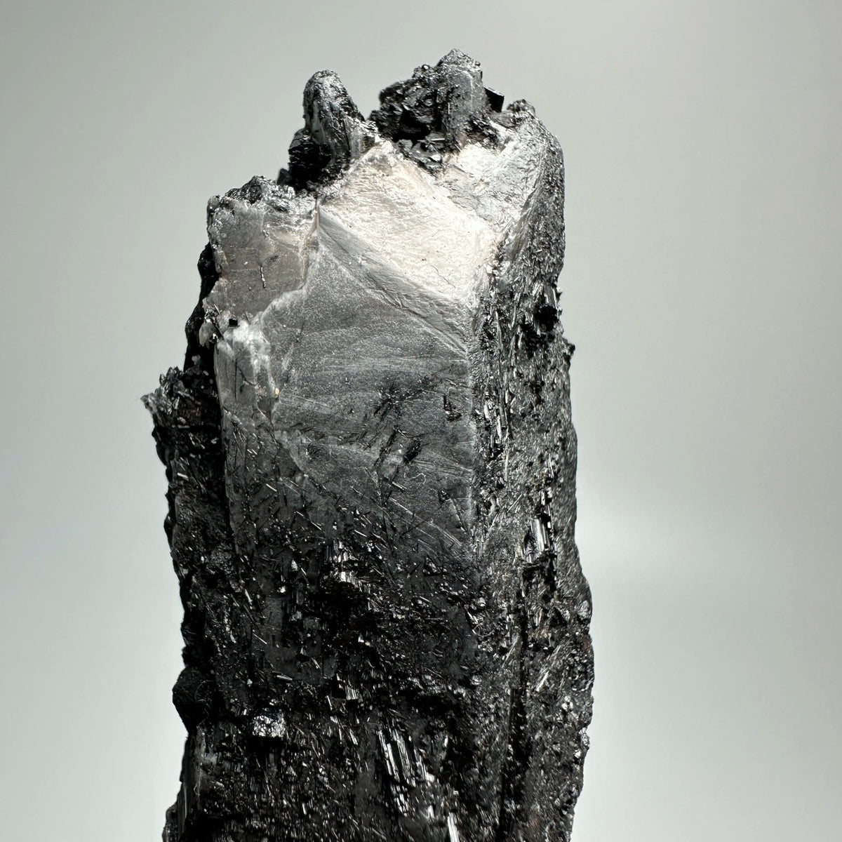 Tourmaline noire (schorl) cristallisée 87 g photo 3.